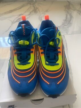 NIKE Air Max 270 React